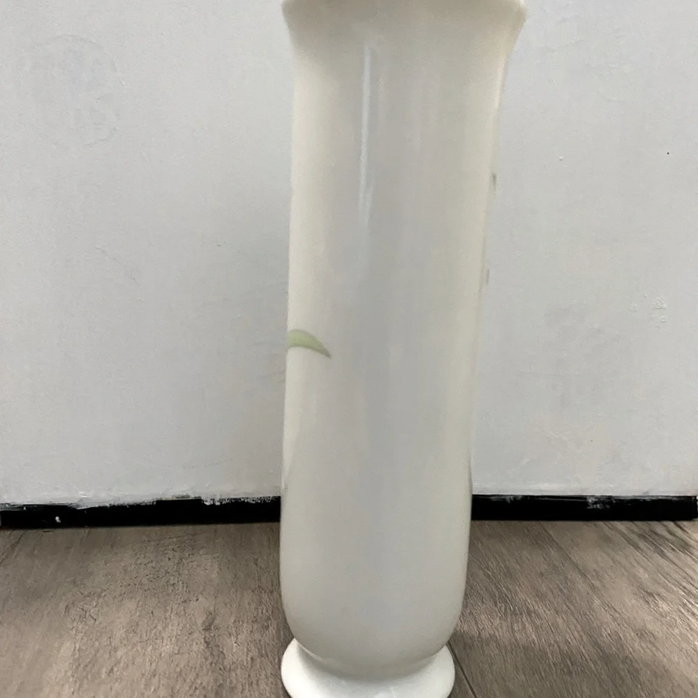 Otagiri Iris Bouquet porcelain vase made in Japan from the 1980’s Vintage